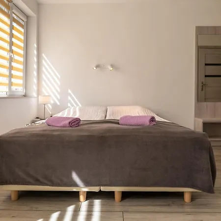 Linne - Pok 2, 3 I 4-os, Z Aneksami, Wifi, Plaza 7min, Centrum - 300m Alojamento de Acomodação e Pequeno-almoço 3*