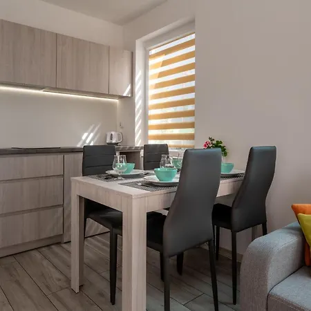 Alojamento de Acomodação e Pequeno-almoço Linne - Pok 2, 3 I 4-os, Z Aneksami, Wifi, Plaza 7min, Centrum - 300m 3*