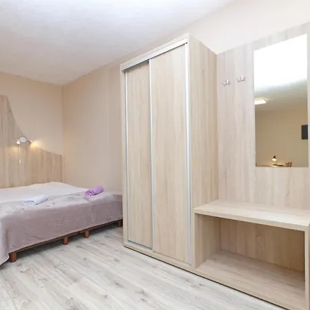 Alojamento de Acomodação e Pequeno-almoço Linne - Pok 2, 3 I 4-os, Z Aneksami, Wifi, Plaza 7min, Centrum - 300m