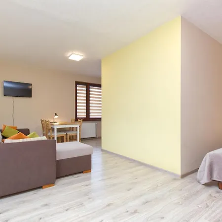 Alojamento de Acomodação e Pequeno-almoço Linne - Pok 2, 3 I 4-os, Z Aneksami, Wifi, Plaza 7min, Centrum - 300m 3*