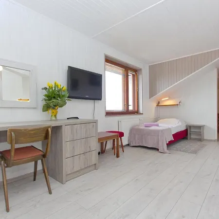 Alojamento de Acomodação e Pequeno-almoço Linne - Pok 2, 3 I 4-os, Z Aneksami, Wifi, Plaza 7min, Centrum - 300m