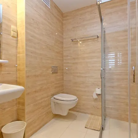 Alojamento de Acomodação e Pequeno-almoço Linne - Pok 2, 3 I 4-os, Z Aneksami, Wifi, Plaza 7min, Centrum - 300m