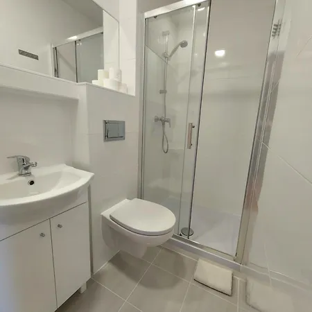 Alojamento de Acomodação e Pequeno-almoço Linne - Pok 2, 3 I 4-os, Z Aneksami, Wifi, Plaza 7min, Centrum - 300m 3*