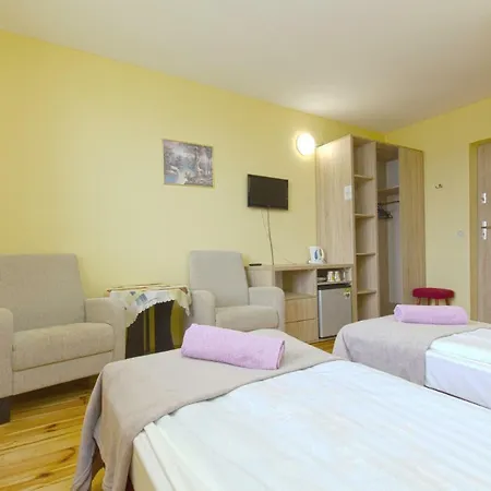 Linne - Pok 2, 3 I 4-os, Z Aneksami, Wifi, Plaza 7min, Centrum - 300m Alojamento de Acomodação e Pequeno-almoço