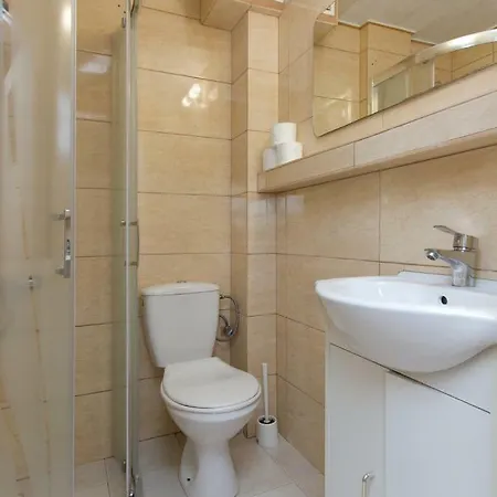 Linne - Pok 2, 3 I 4-os, Z Aneksami, Wifi, Plaza 7min, Centrum - 300m 3*